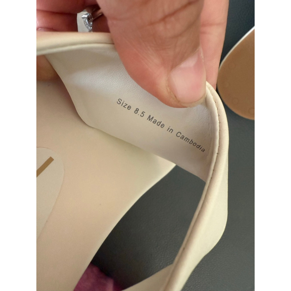 Women's Dolce Vita Kittle Off-White Gold Thong Sandals Size 8.5 - Picture 6 of 7